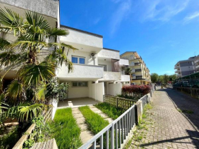Refreshing villa with private garden near the beach